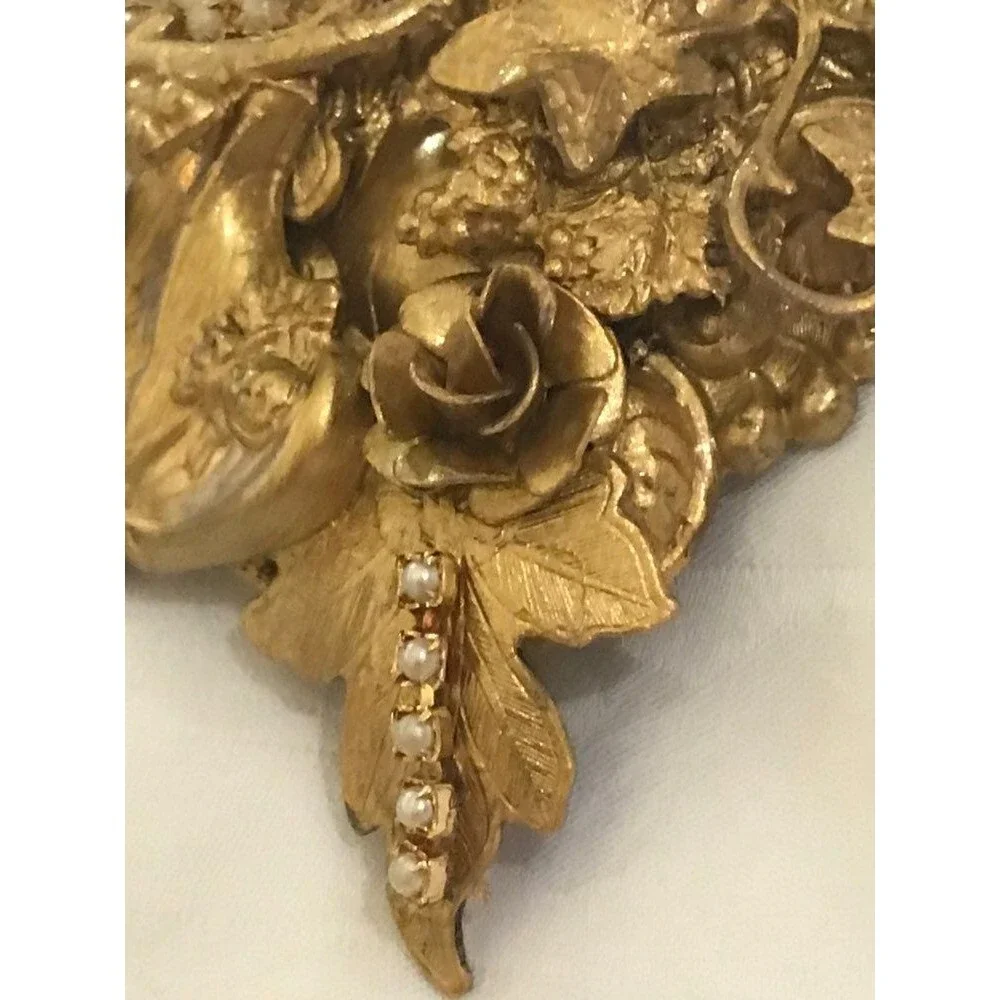 Unique, 3D Gold tone Broach